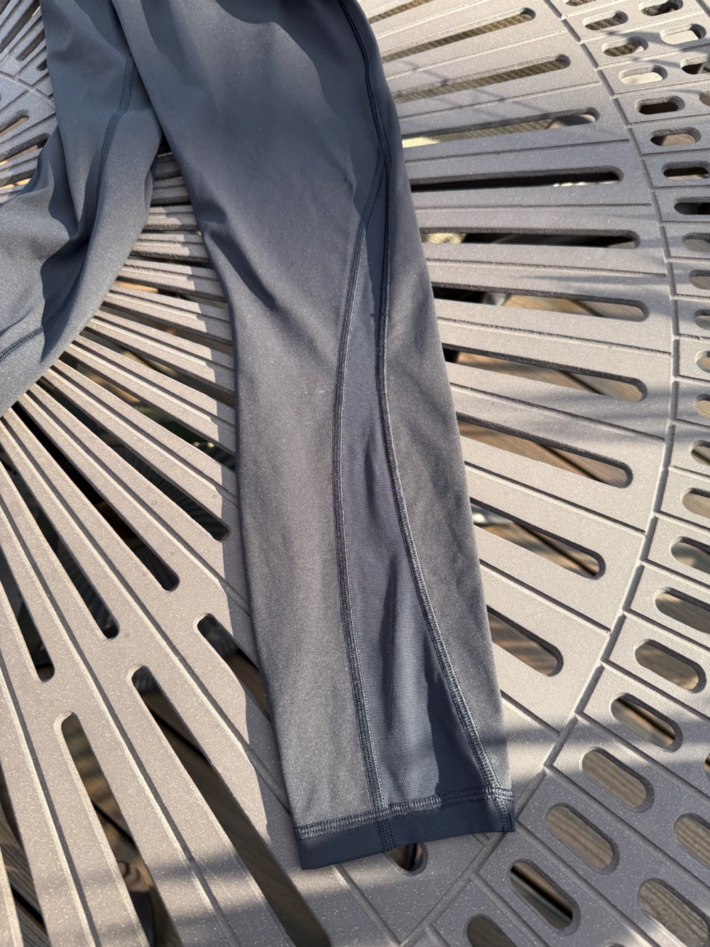 Lululemon leggings with Peloton Logo Sz.6, like new ! - Picture 5 of 12